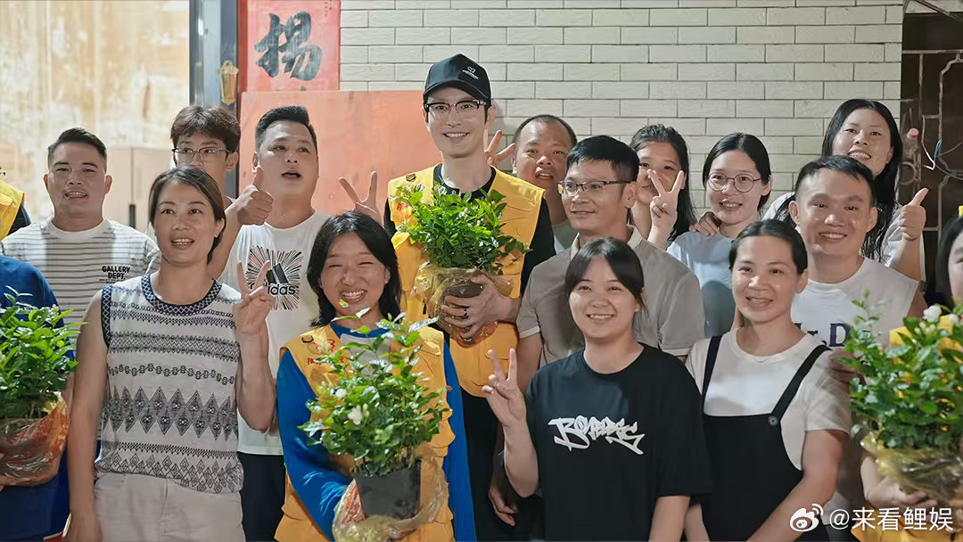 黄晓明为广西救灾志愿者买菜做饭退伍军人参与救灾称若有战召必回益起在场 退伍军人喊