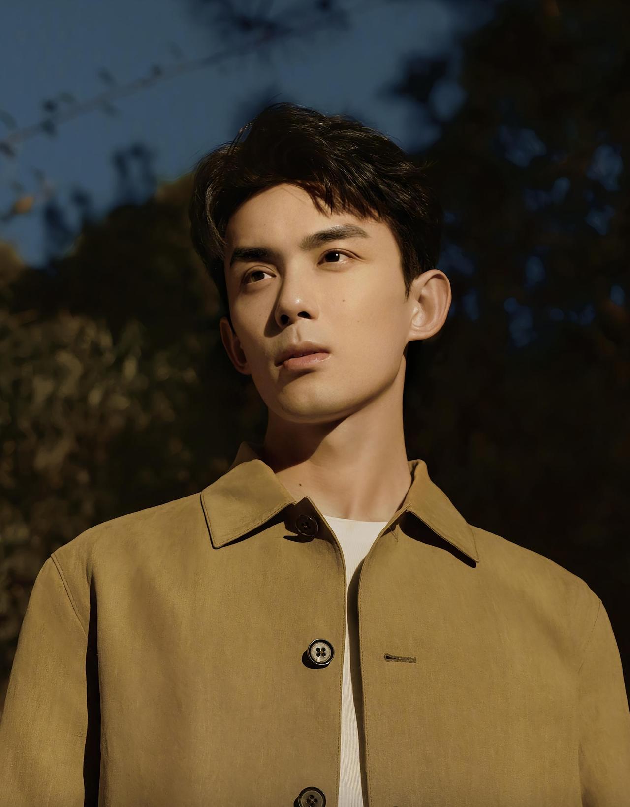 《剑来》这部备受期待的电视剧终于公布了主演名单，吴磊和张雪迎将携手出演。这对高颜