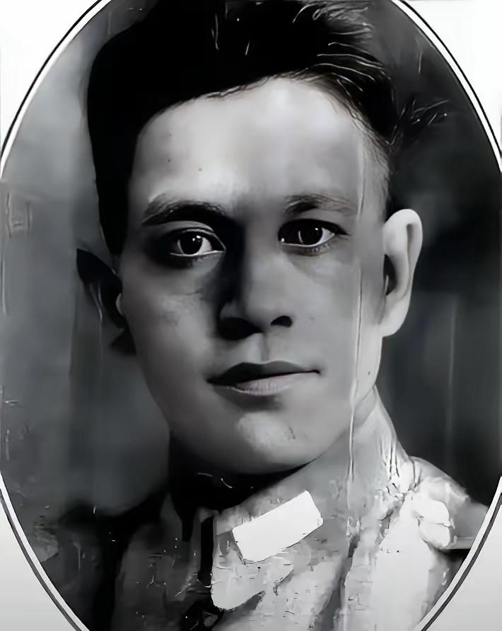 1948年，淮海战役期间，华野一名炊事员挑着包子，不小心走进了敌军阵地，可他却没