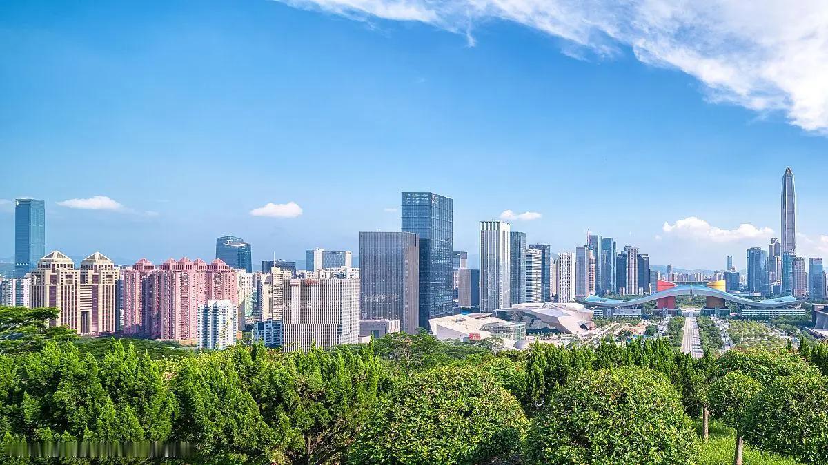 选专业要和城市相结合：有些行业具有很强的地域优势，如传媒行业首选北京，金融行业首