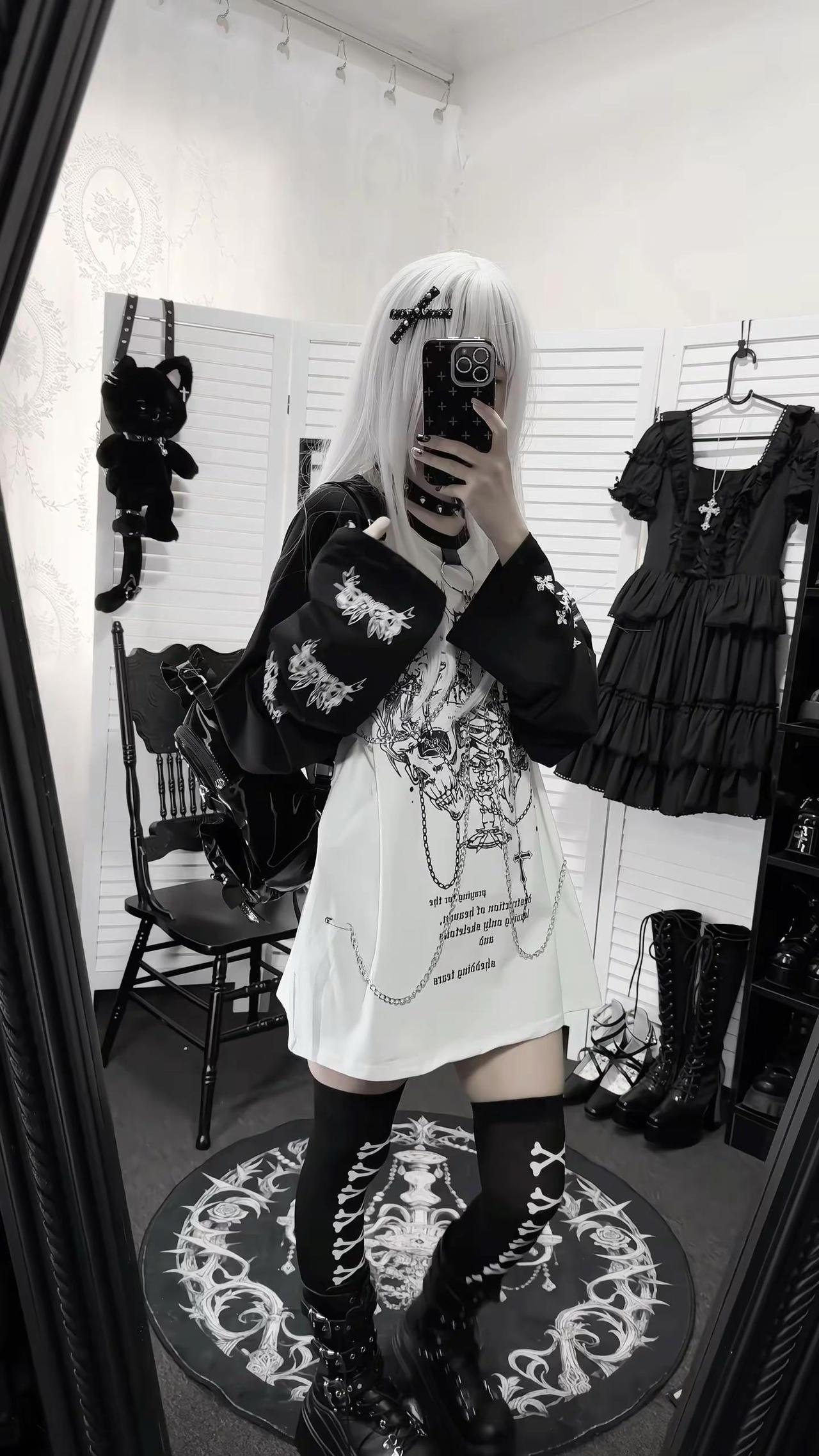 囚笼复骨｜黑白亚比T恤·✝︎· 亚文化穿搭 暗黑系穿搭 今天穿什么 黑白穿搭