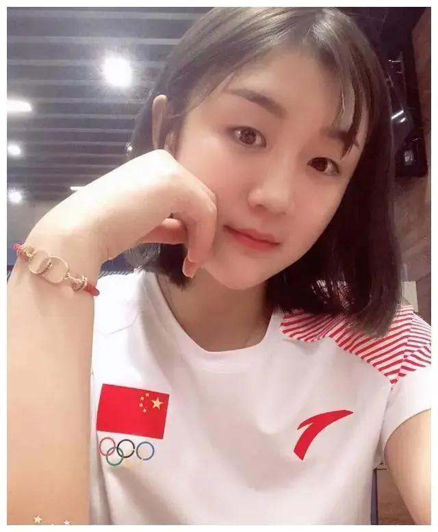 陈梦赢了
4:1朱雨玲
拿到全运会铜牌

五局比分
第一局11:9
第二局6:1