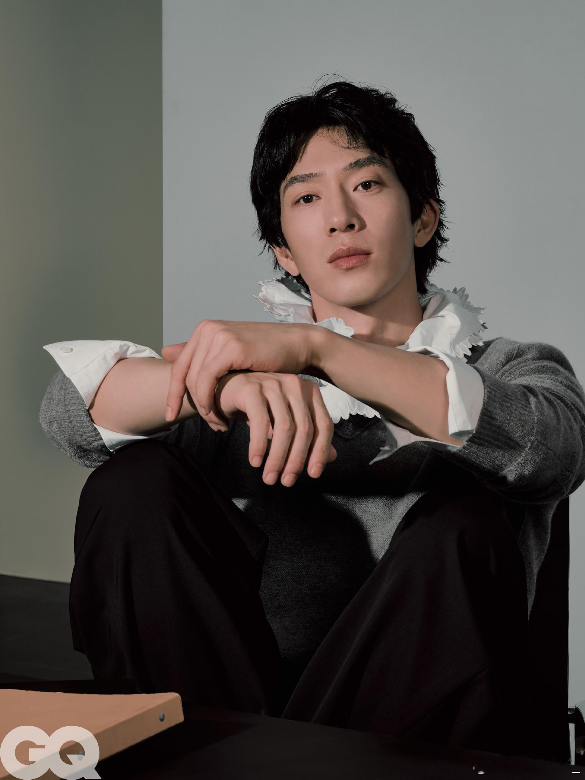 GQ井柏然栾念双封井柏然送给栾念的礼物 银十刊排面直接拉满！井柏然栾念双封惊喜上