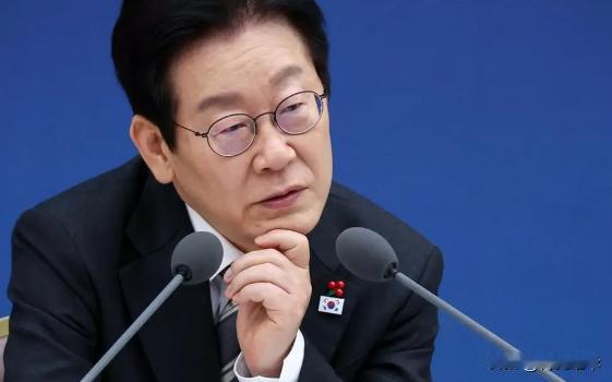 一国总统带头炒股，套现3倍离场，上百万散户爆仓，千万股民怒了。
 
2026年7