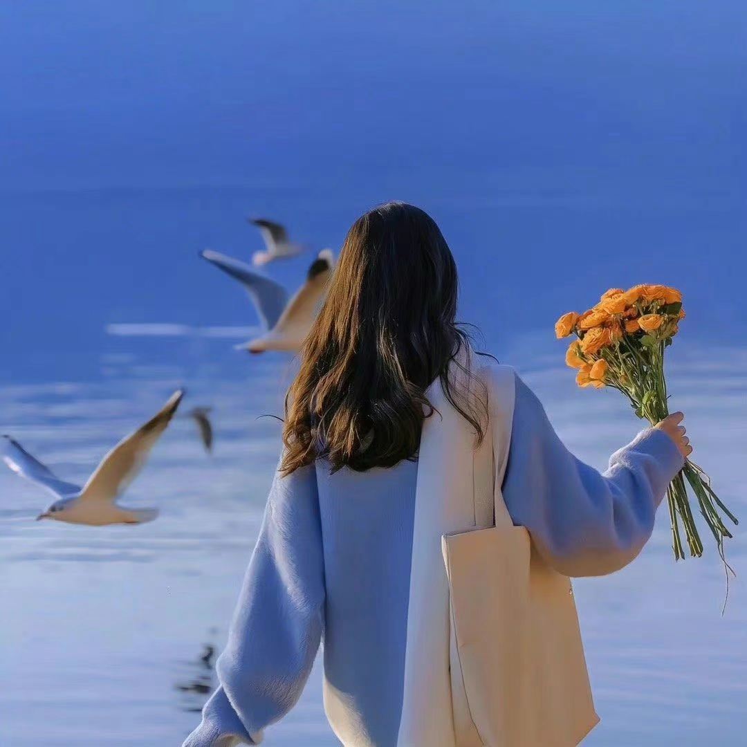 这种走红并非偶然，它呼应了社会对“去精英化”职业态度的期待——真正的能力，从来不