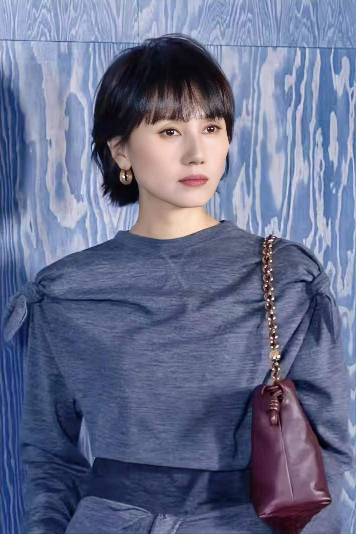 内娱女明星红毯上争奇斗艳的不少，但要说穿得最得体、最让人舒服的，我第一个想到袁泉