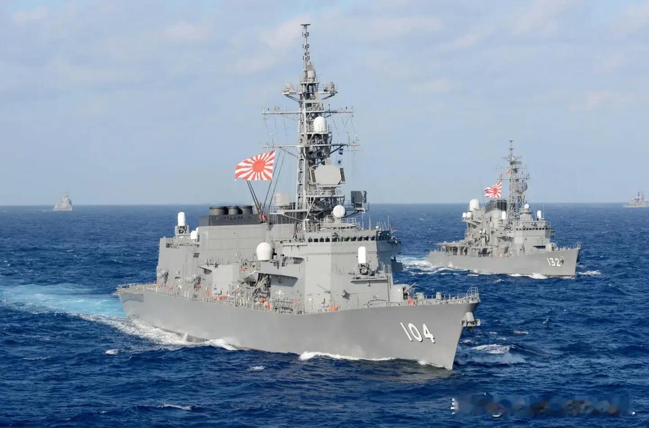 日本军费连年猛涨，国产战机、驱逐舰一艘接一艘下水。你真以为东京那帮政客最怕的是解