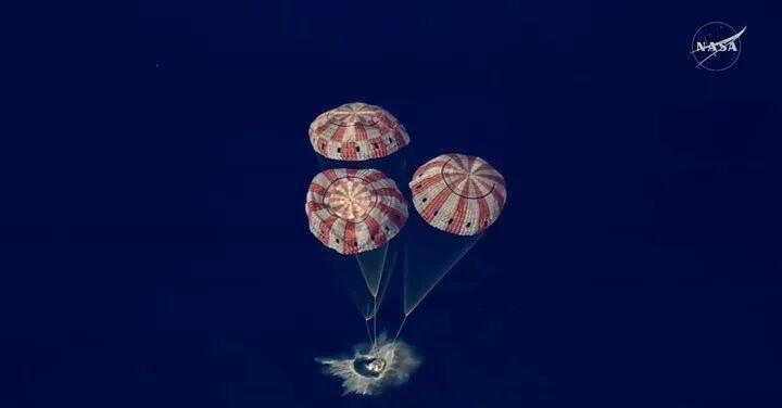 当地时间4月10日下午，美国圣迭戈附近海域激起了一道巨大的水柱，无数人悬着的心终