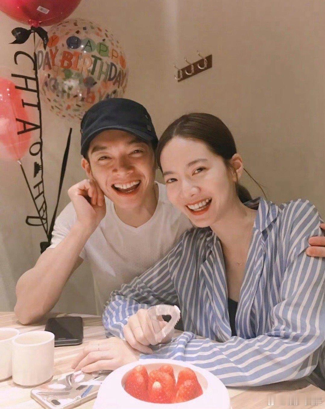 曾之乔圣诞晒与儿子合照曾之乔辰亦儒真的有在默默幸福，感觉好喜欢这种平淡却又很温馨