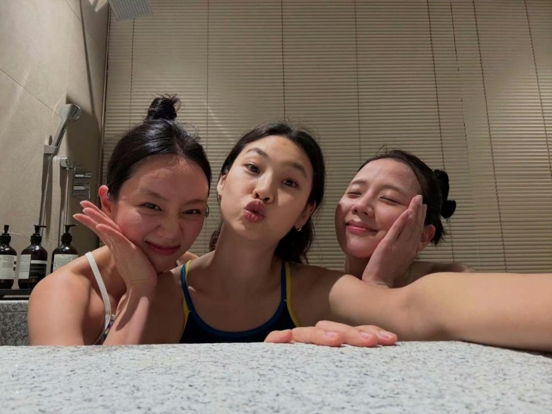 有人疑似摆拍有人是真的在认真泡澡