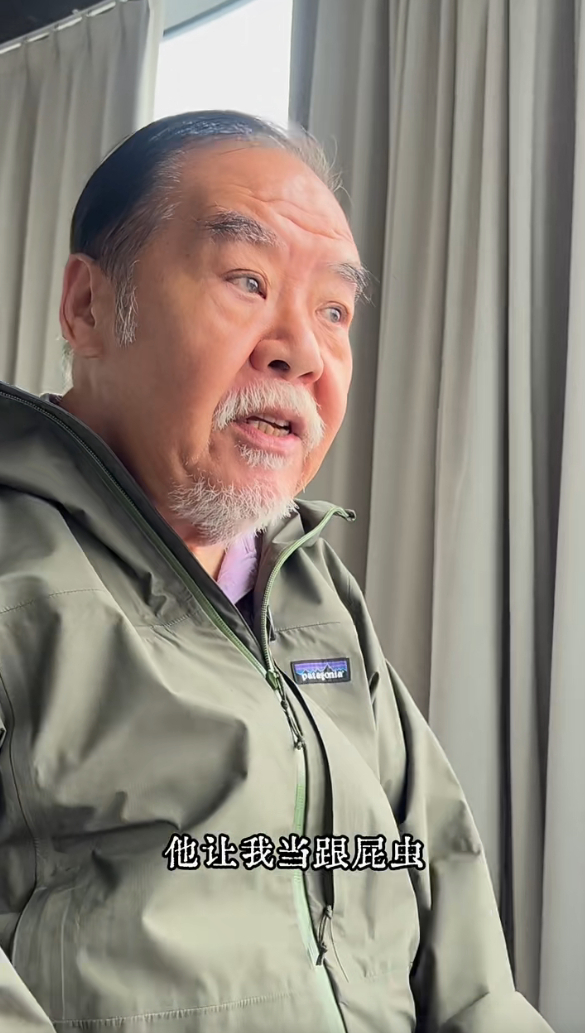 日前，郑则仕在一段影片中罕有提及刚入行时的往事，更一度感触落泪。原来，其演艺生涯