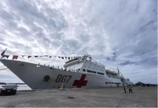 美军在委内瑞拉海岸开火之际，解放军万吨巨舰抵达加勒比海
 
随着美军“福特号”核