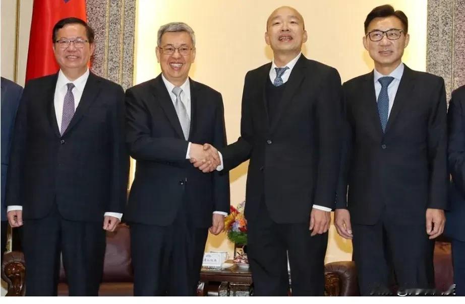 陈建仁一拜会韩国瑜，国民党的“温良恭俭让”又来了？陈建仁今天拜会各党团，首先拜会