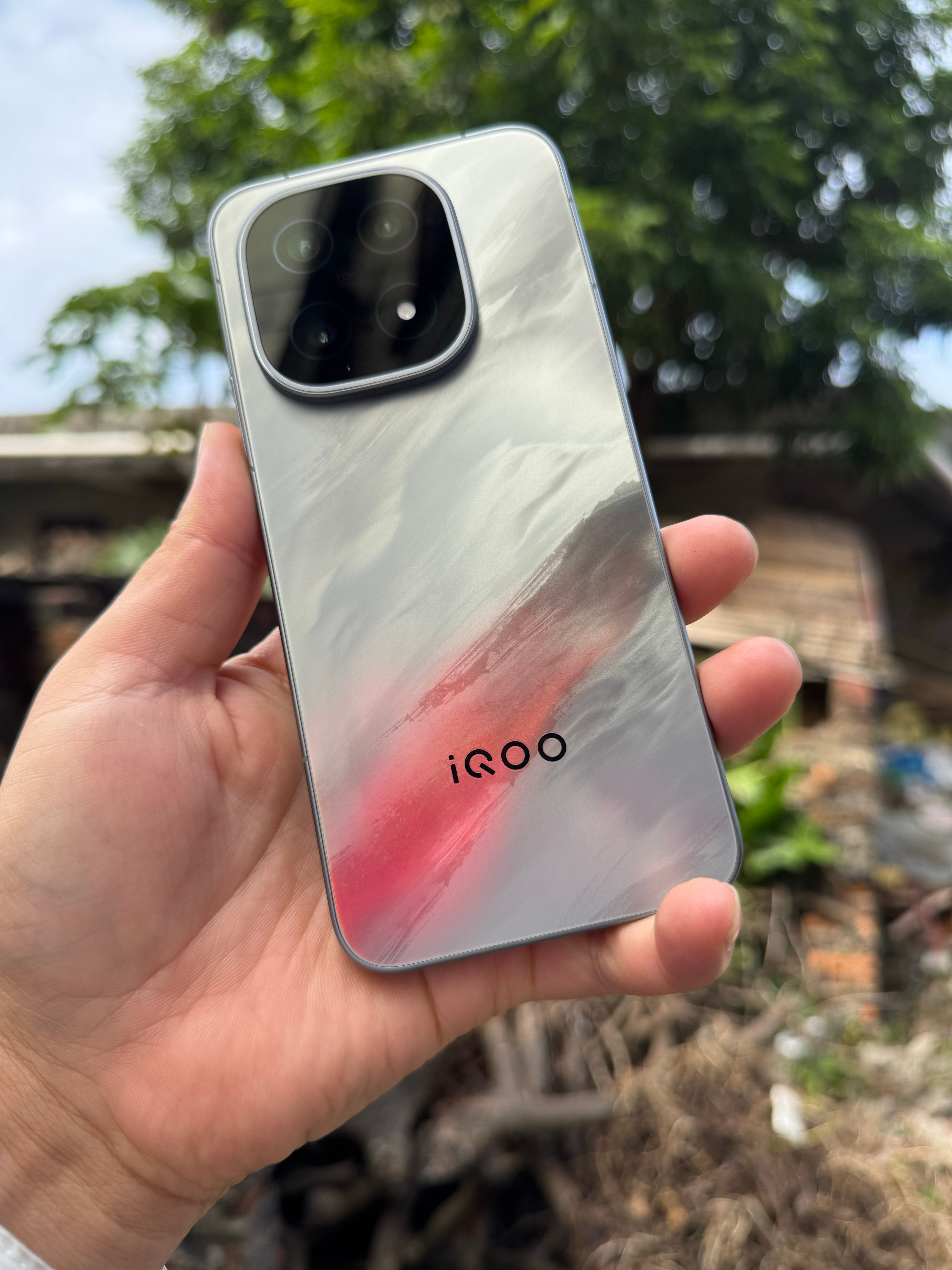 闭眼入！iQOO15 用着是真爽玩游戏的兄弟直接冲！双芯加持下，《原神》开光追都