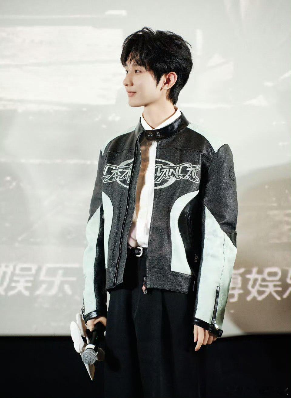 E成毅长安二十四计cy成毅谢淮安成毅，你是远方的风景，我是游走的旅人，我翻山越岭