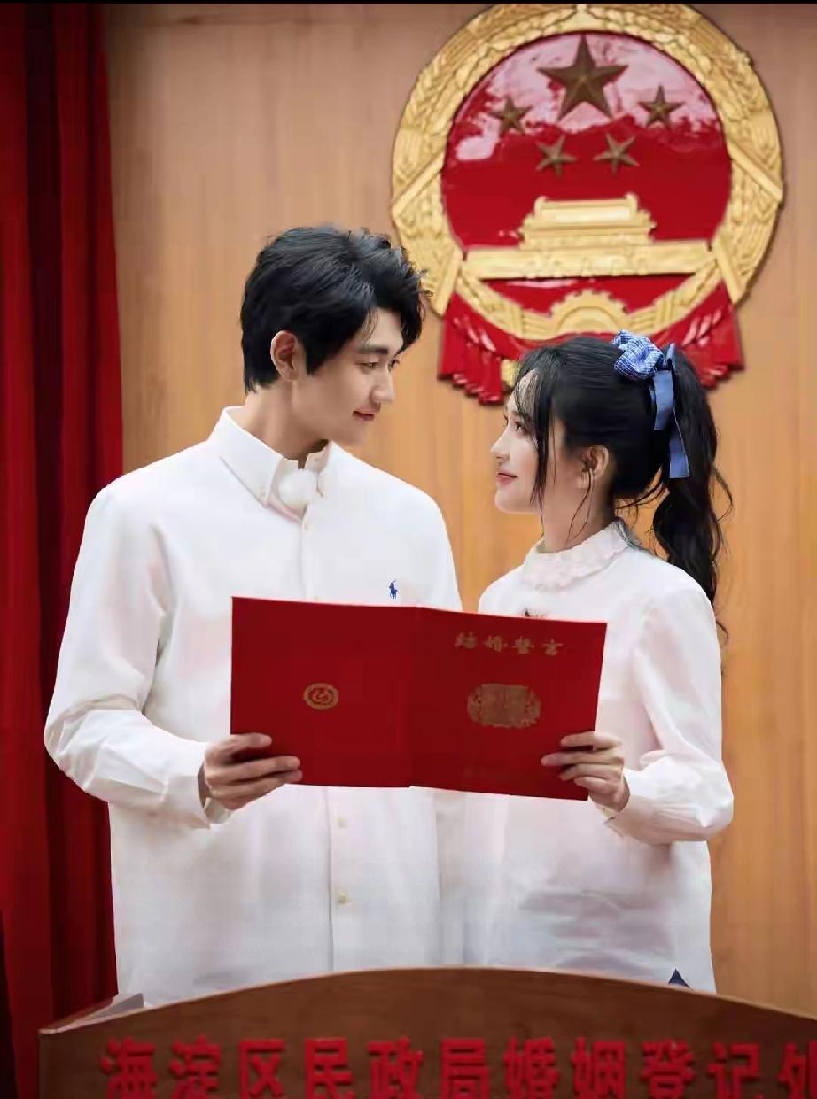 金莎官宣领证！与小17岁男友修成正果，婆婆8字评价太戳心
 
      4月9