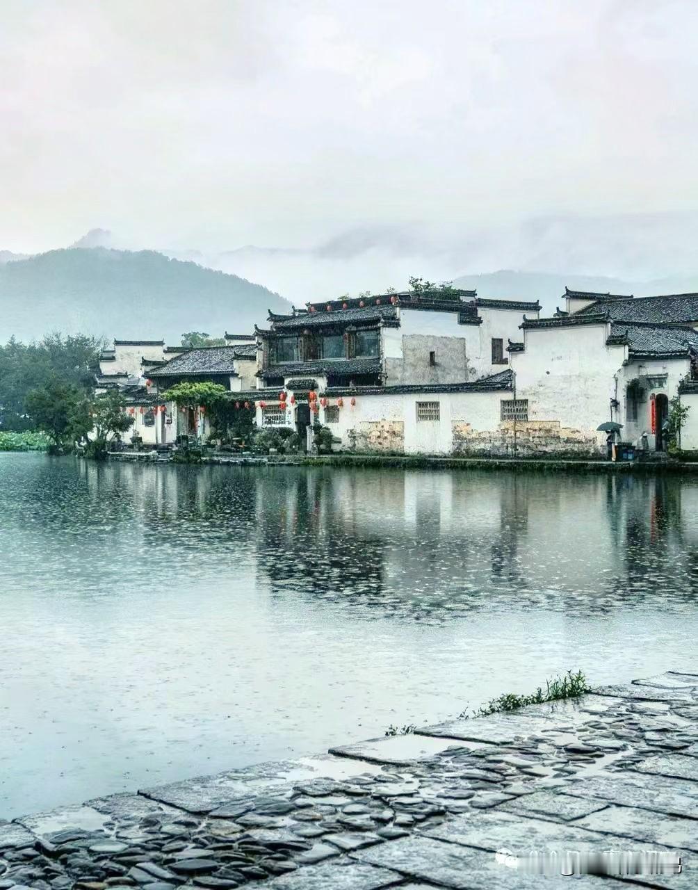 夏日打卡黄山古村落，简直太绝了！
西递有“古民居建筑的宝库”之称，2000 年就