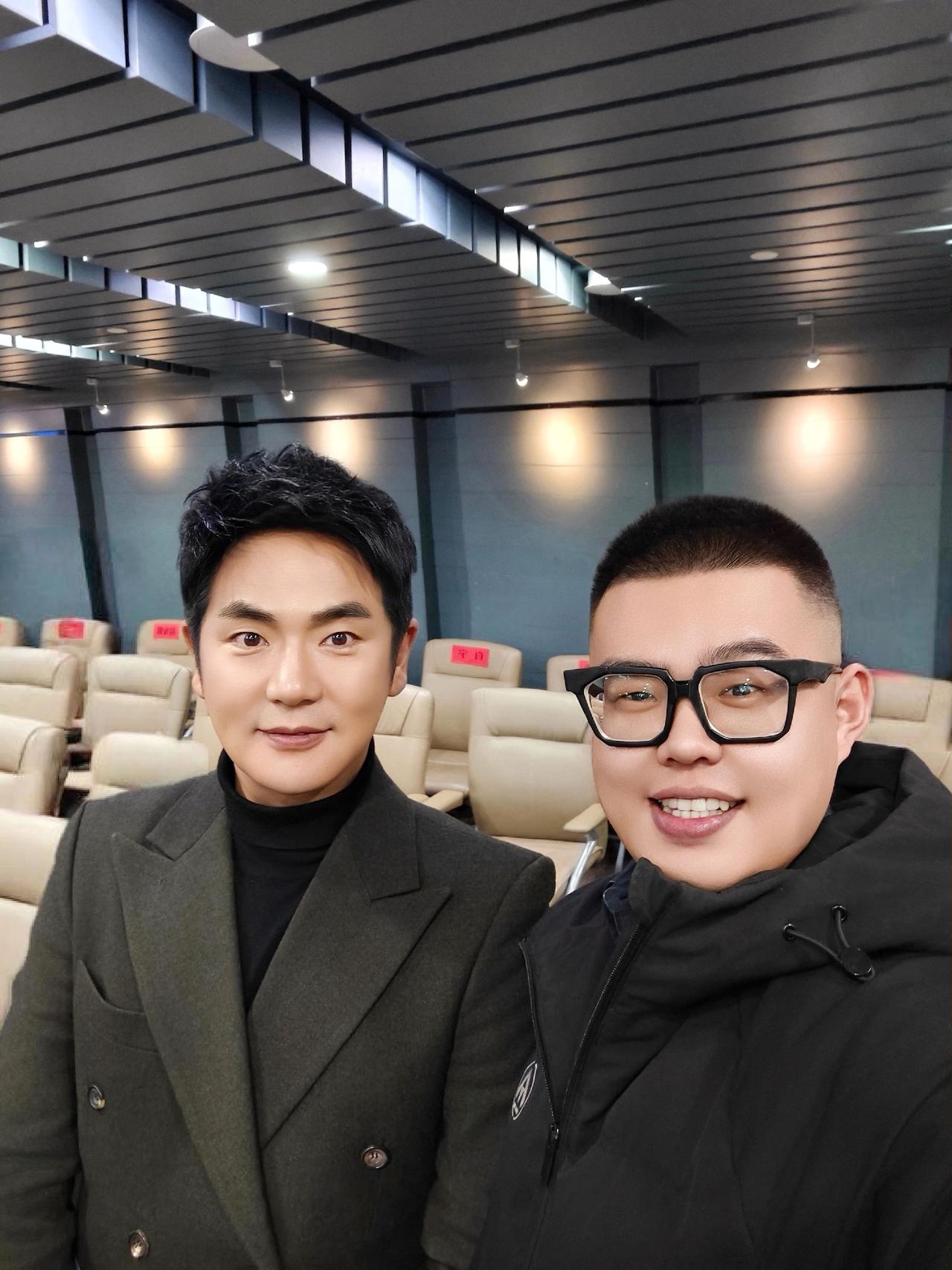 吉林省网络名人座谈会，温太医、影老板、雪饼猴、南翔，秒变大型“追星”现场。有幸获