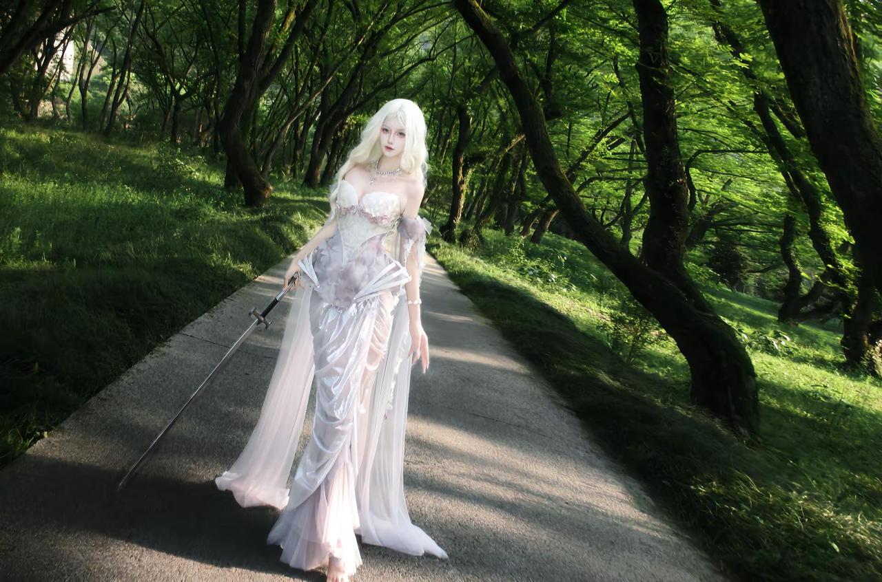 我们的世界不应该只剩下彼此吗