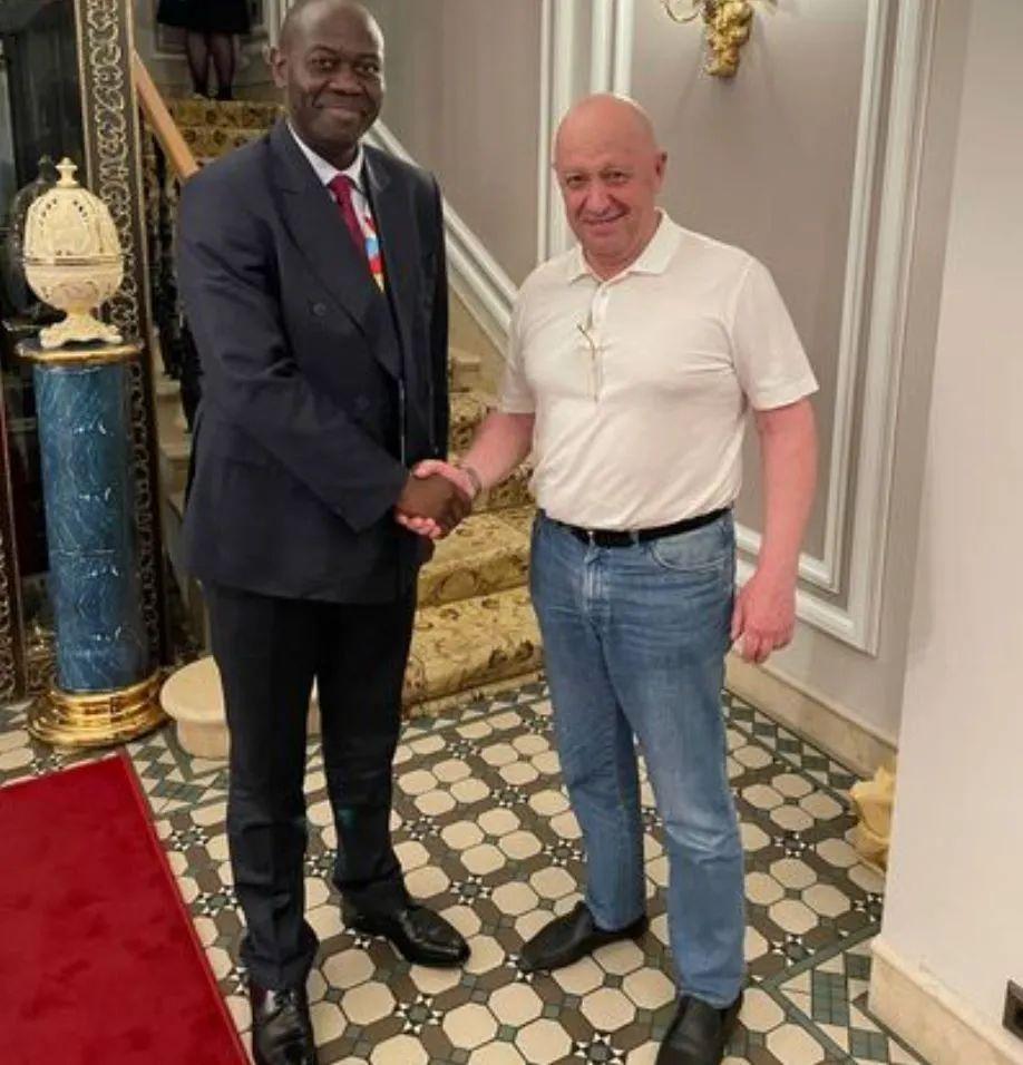 在兵变后被普京称为“叛徒”的瓦格纳集团首脑普里戈津，罕见的出现在圣彼得堡举办的俄