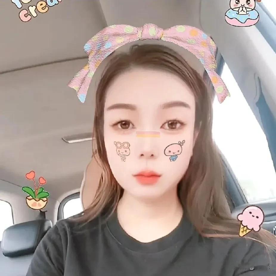今天一号了，意味着我能改网名的时间到了，挺高兴的，我第一时间换回了原来的头像。因