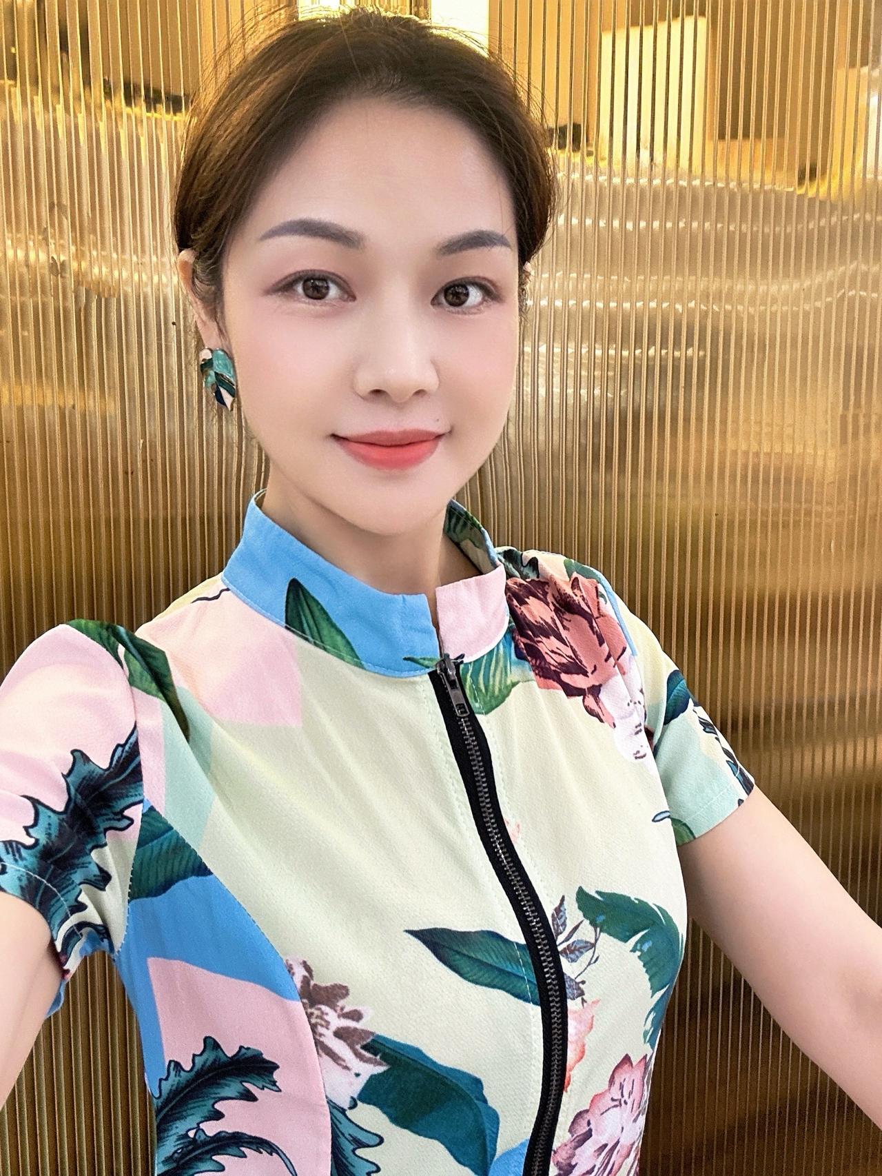 岁月日日流转，日子天天繁忙，看淡纷纷扰扰知足，快乐才是真谛，开启美好的一天！早安
