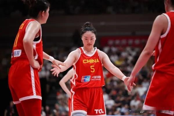 中国女排1-3日本女排，中国女篮58-61日本女篮，女排输完女篮输，主场哨很明显
