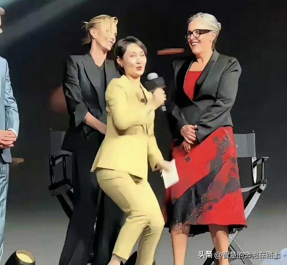典型的卑微采访，陈璇“撅腚采访”后，《奥德赛》票房如何？她自认为是礼仪，实则是礼