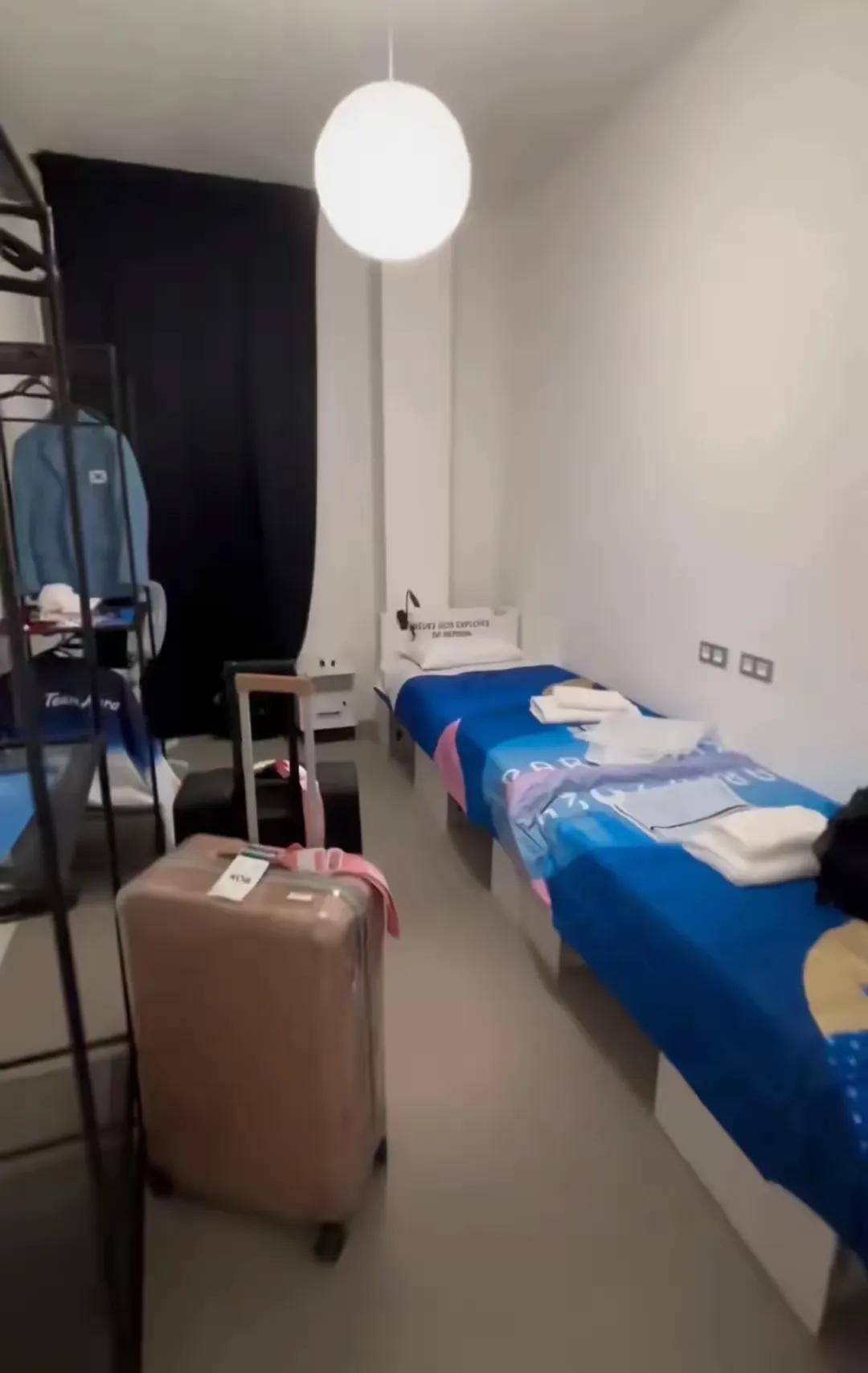 看到巴黎奥运会运动员住的环境，有人很感慨，觉得太委屈咱们运动健儿了。的确，房间的