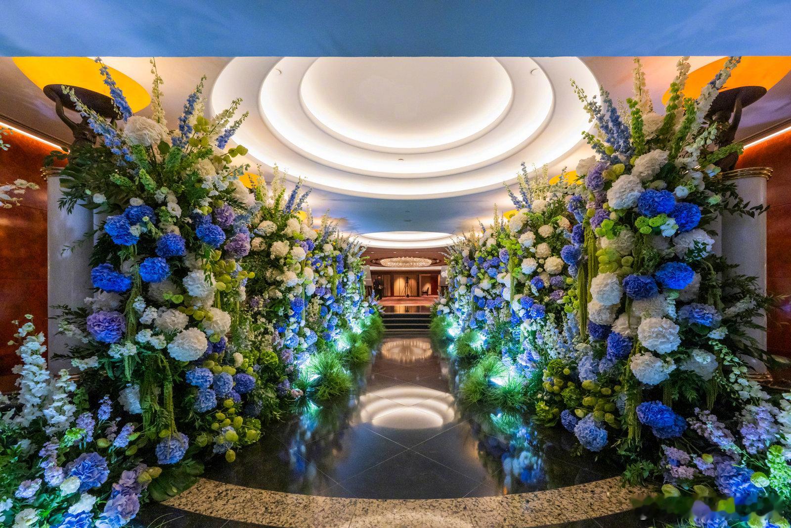 林青霞在追思会戴的围巾是施南生送的 8月2日，施南生追思会举行，林青霞称戴的围巾