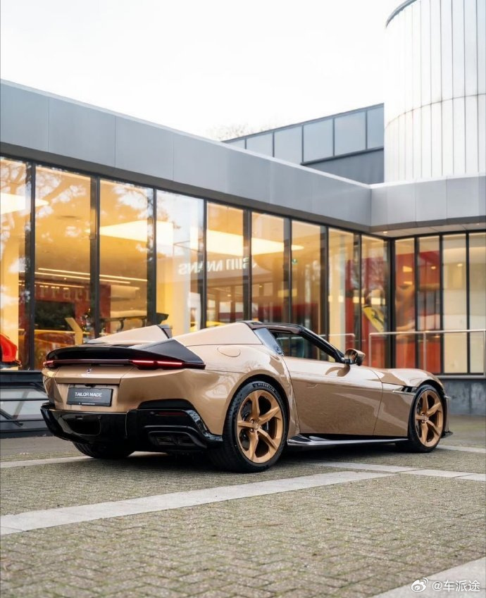 Ferrari 12 Cilindri Spider，这可是法拉利家族中魅力非凡
