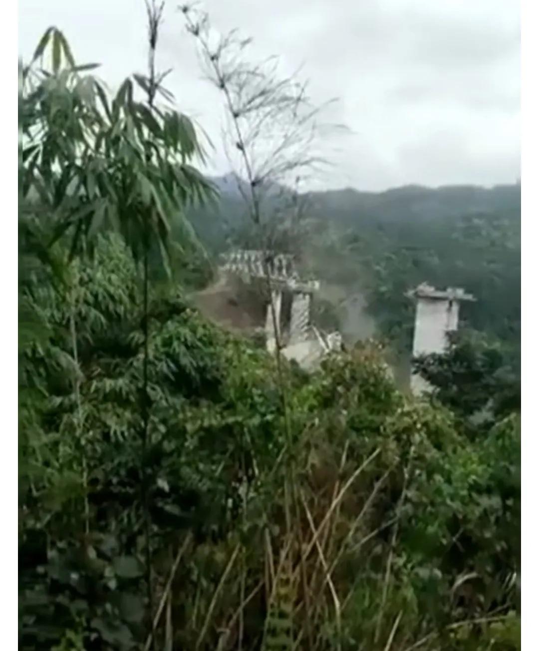 刚刚印度又一座在建铁路大桥坍塌已致17人死亡，这就是“老仙”所称的“超德赶日”的