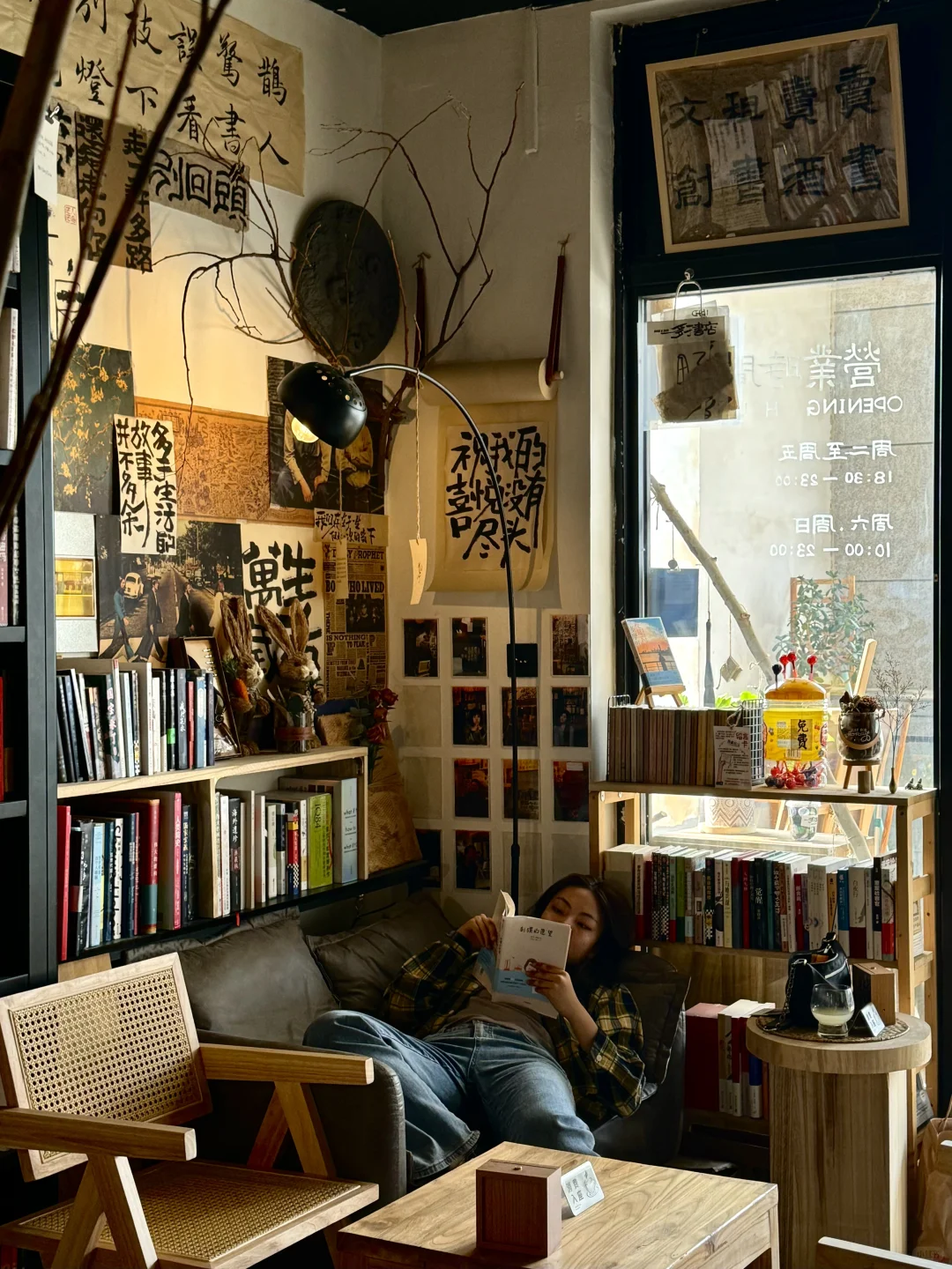 济南🌧️阴雨天在这📖🥃看书/发呆/画画/喝酒