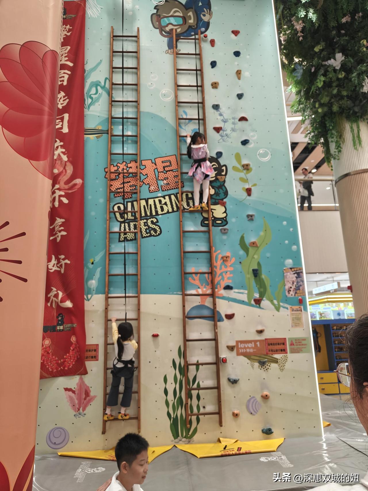 爬楼梯，能减肥？
好朋友今天看到我第一句话就问，她瘦了吗？我瞄了她一眼，好像变化