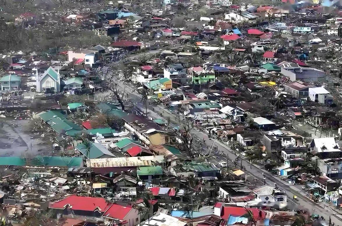 菲律宾受灾向中国求援，是救还是不救好？
菲律宾遭受台风影响，受损严重，又第一时间