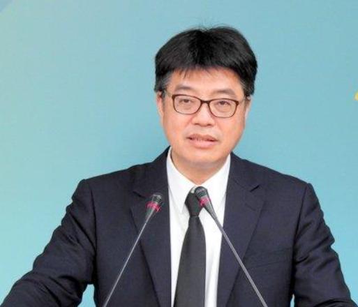 5 月 22 日岛内媒体披露，邱垂正公开点名批评郑丽文，指责其认同大陆相关政治主