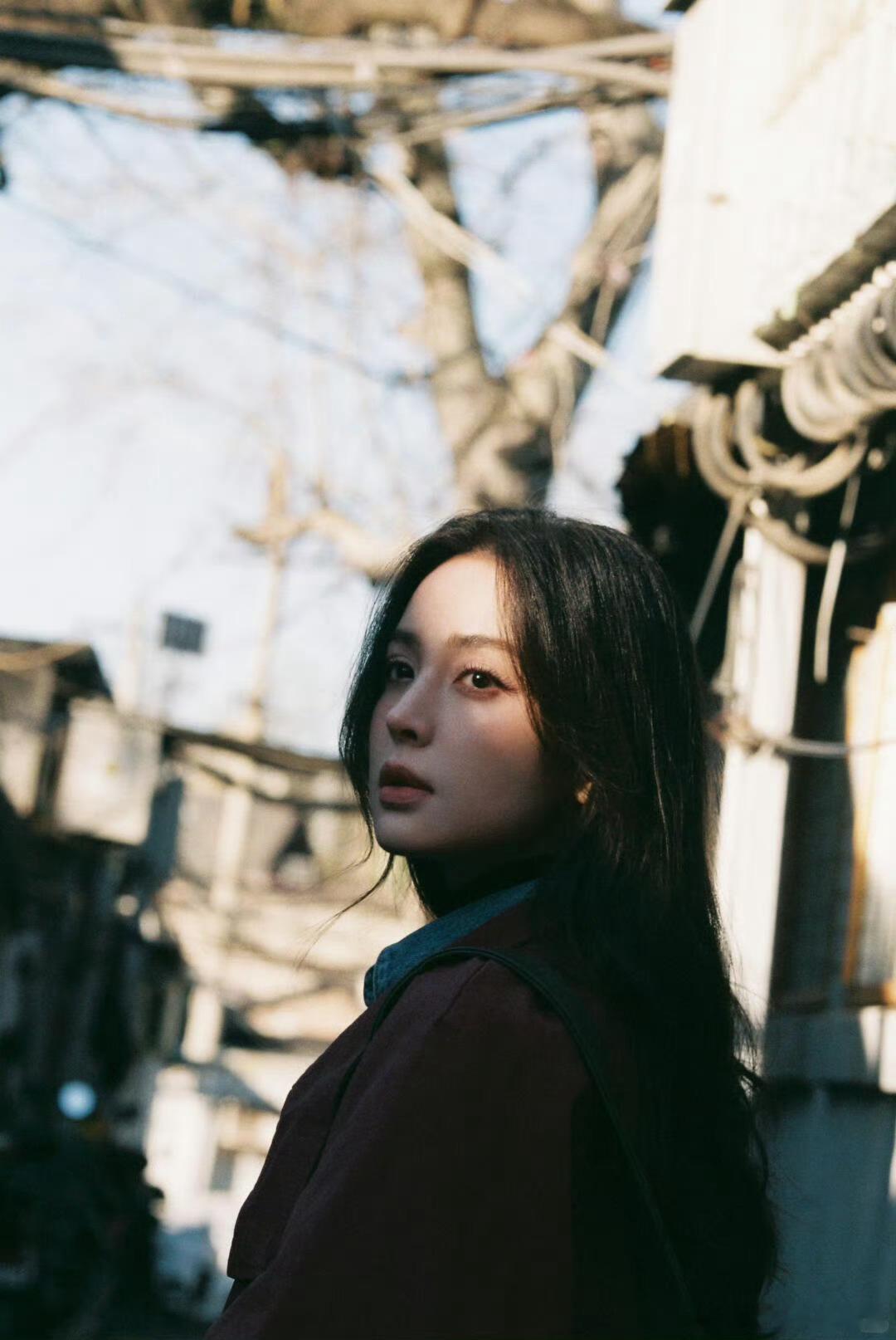 娜扎 你这样我们就有点暧昧了美娜降临，情人节限定心动已送达！一束光勾勒出完美轮廓