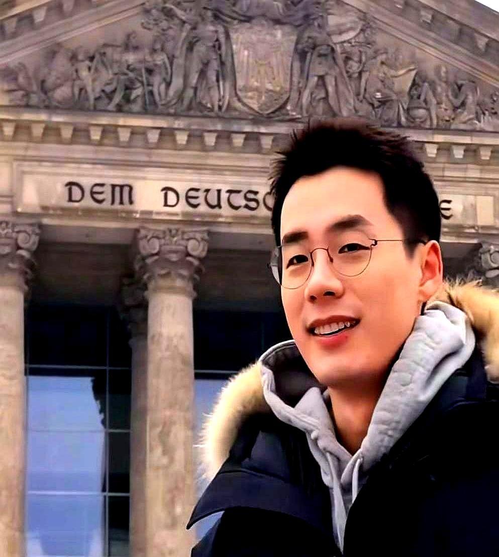 两天卖了1250万，转身直播间只剩几千人。
 
开播10分钟，10万人涌进来，一