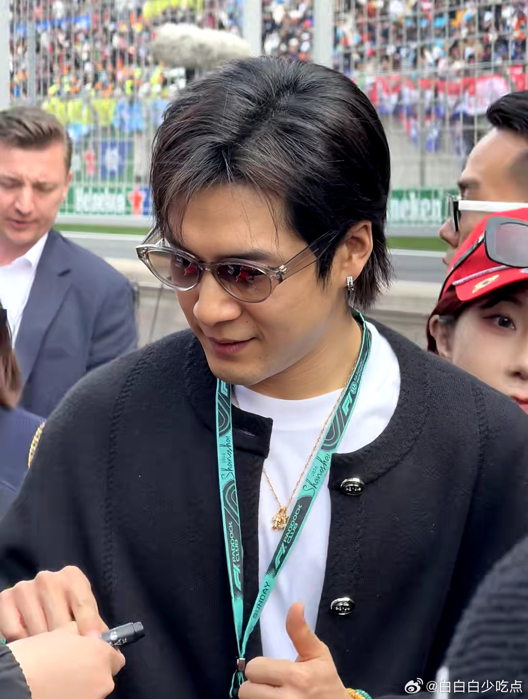 怎么又突然给我一种些许沧桑的感觉。。