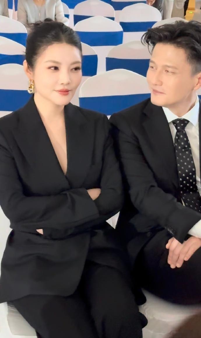 徐冬冬尹子维认识10年彼此的眼神 太喜欢这种细水长流的美好，十年相伴，初心不改，
