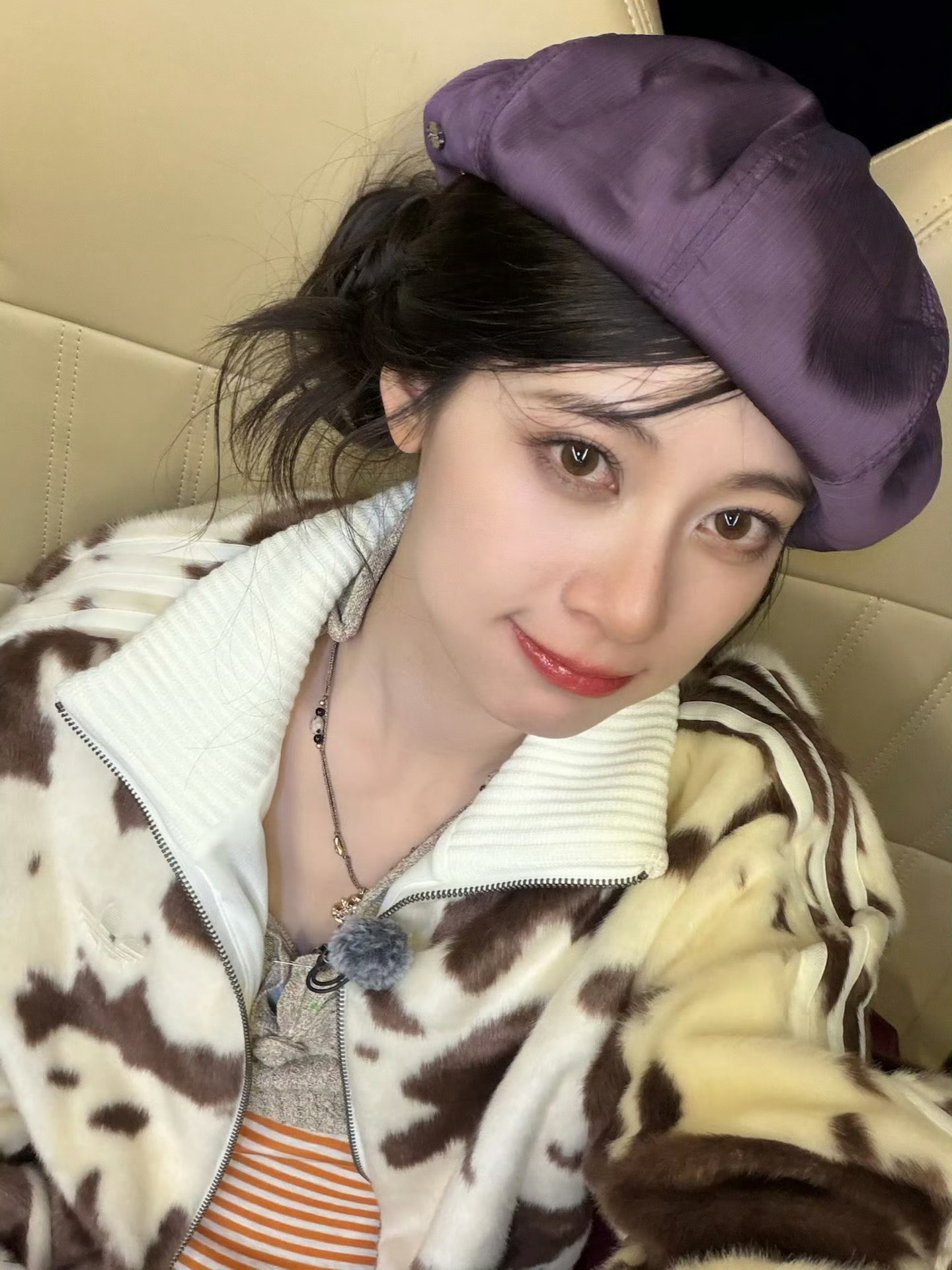 谁不想拥有赵昭仪这样暖心仗义的朋友🥺好六餐桌上颜安坐在边上不好夹菜，昭昭直接起