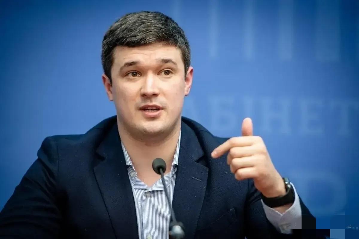 乌克兰利用战场无人机拍摄的视频训练人工智能

3月16日，乌克兰防长费奥多罗夫表