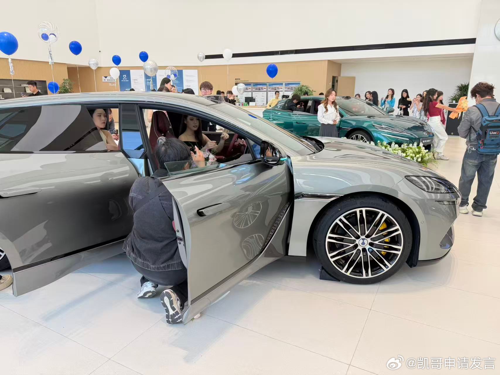 不搞期货！全球首台搭载第二代刀片电池和极速闪充的腾势Z9GT已经开始交付了！腾势