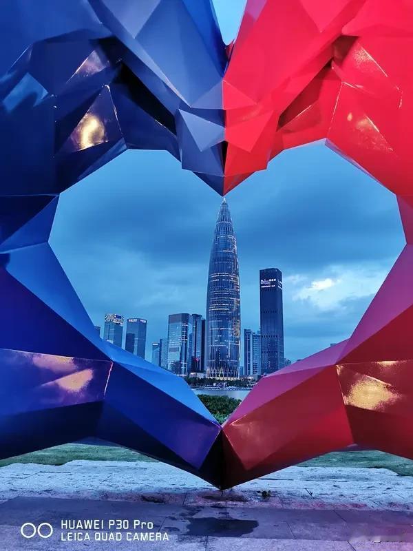 与人交往，核心在于真诚与尊重。我有个朋友，之前我俩闹了矛盾，我以为关系就这么淡了