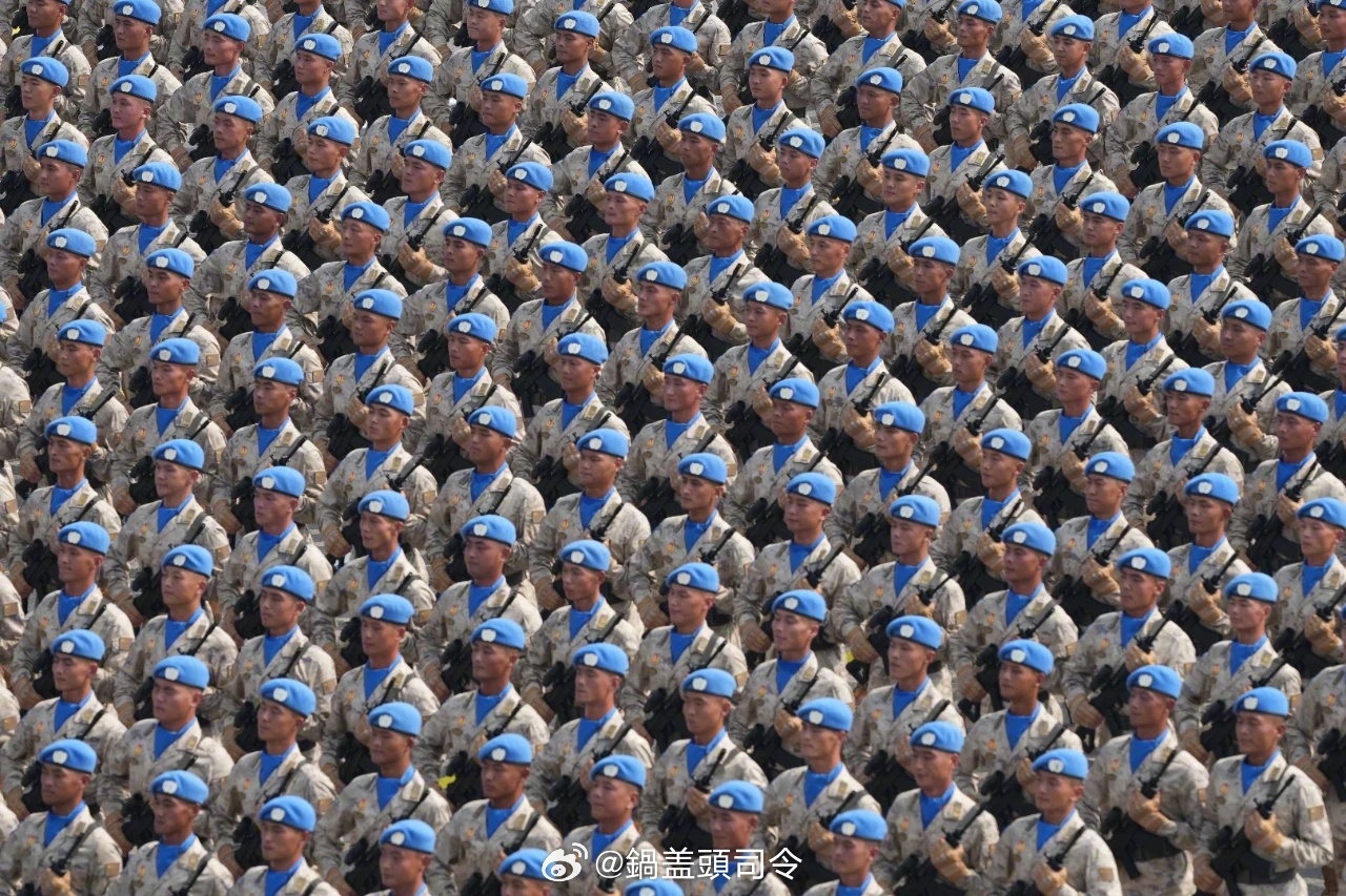 这次阅兵#新华社 必出神图的决心#完虐法新社[doge][doge]。 ​​​