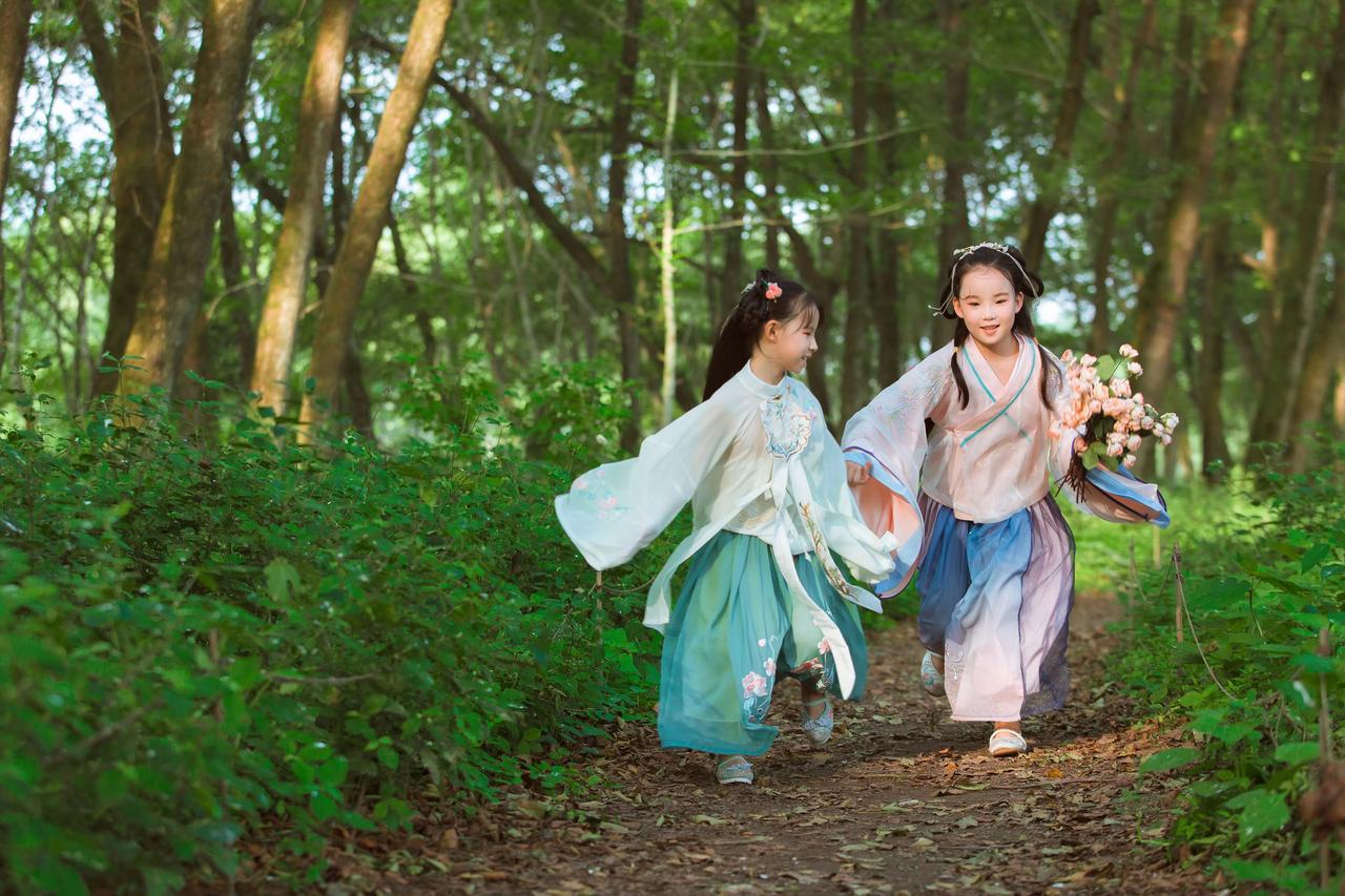 汉服不能提，难道连汉族都要避讳？这波改名真的没必要！
 
现在总有人刻意把汉服改