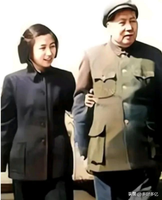 领袖女儿的军礼：1968年毛主席的一句追问，藏着多少家风密码
 
1968年，毛