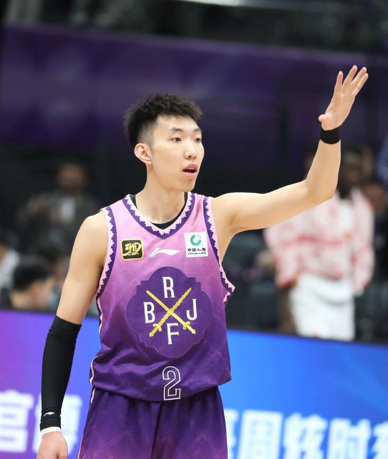 廖三宁这几场热身赛打的不错，但正式比赛有时间就发挥不好，中国男篮现在缺好的后卫，