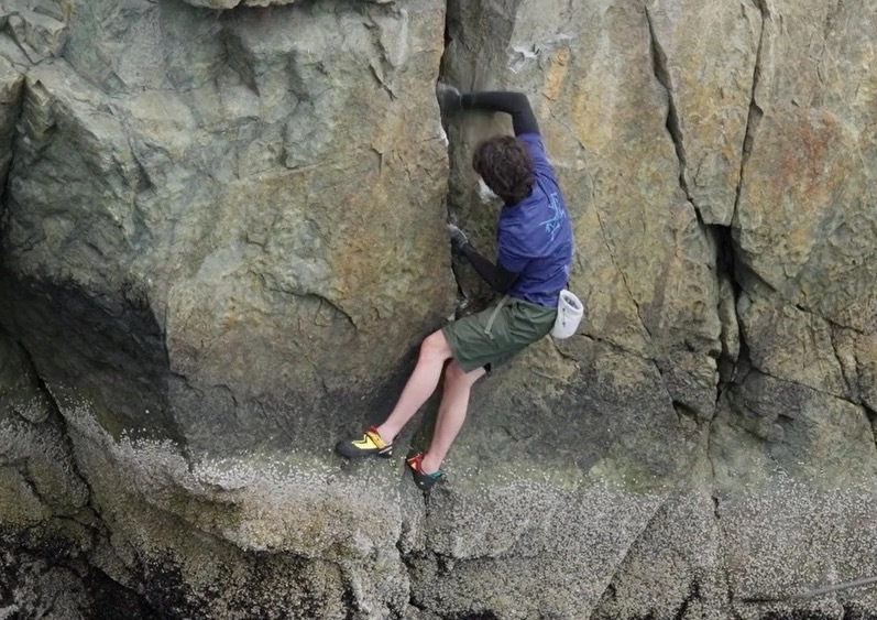 给摸摸腿吧求求你王一博探索新境2 /王一博