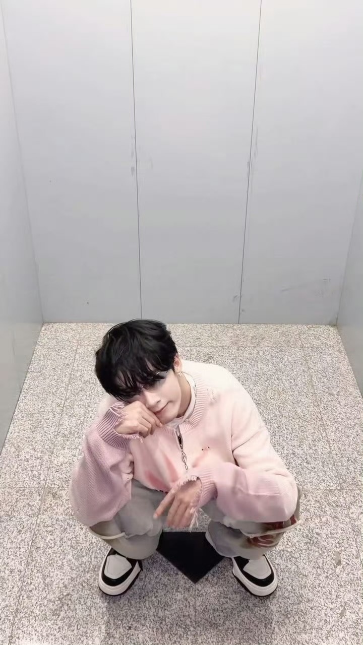 新鲜的檀健次檀健次cha nobatidao手势舞，好萌好可爱 檀健次在学猪叫领